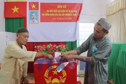 An Giang: Cử tri dân tộc Chăm nơi vùng biên giới rộn ràng đi bầu cử 