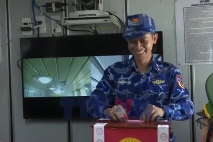 Quảng Trị: Cử tri ở đặc khu Cồn Cỏ rộn ràng đi bỏ phiếu trong ngày bầu cử 