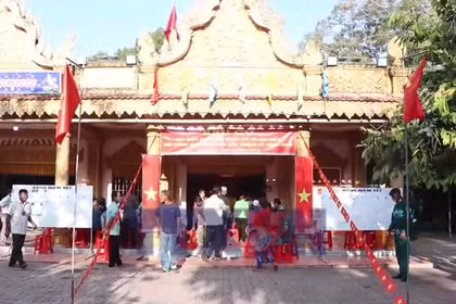 Cần Thơ: Ngày hội non sông của đồng bào Khmer dưới những mái chùa