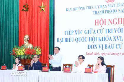 Thường trực Ban Bí thư Trần Cẩm Tú dự Hội nghị tiếp xúc cử tri với người ứng cử Đại biểu Quốc hội khóa XVI, đơn vị bầu cử số 1. (Ảnh: Phương Hoa/TTXVN)