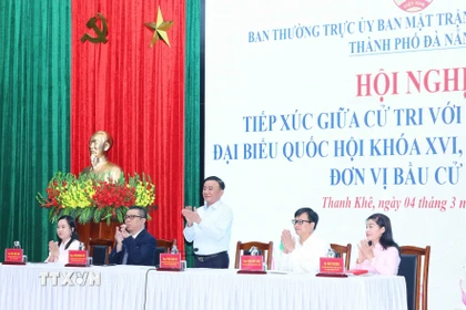 Thường trực Ban Bí thư Trần Cẩm Tú dự Hội nghị tiếp xúc cử tri với người ứng cử Đại biểu Quốc hội khóa XVI, đơn vị bầu cử số 1. (Ảnh: Phương Hoa/TTXVN)