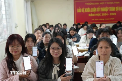 Tất cả các thông tin của sinh viên Trường Đại học Y khoa Vinh đã được cập nhật qua phần mềm VNeID. (Ảnh: Bích Huệ/TTXVN)