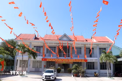 Xã Phước Hữu (tỉnh Khánh Hòa) trang trí lộng lẫy cờ hoa chào mừng bầu cử Quốc hội khóa XVI và Hội đồng Nhân dân các cấp nhiệm kỳ 2026- 2031. (Ảnh: Công Thử/TTXVN)