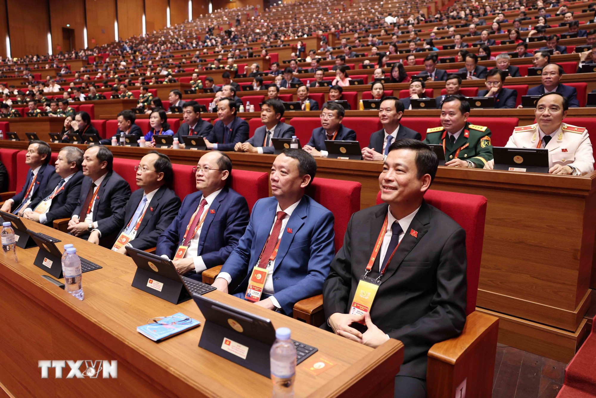ttxvn-1901-trung-bay-anh-dai-hoi-dang-14.jpg