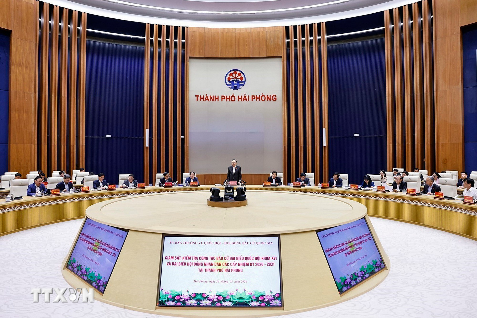 ttxvn-2602-chu-tich-quoc-hoi-uy-ban-bau-cu-hai-phong-4.jpg