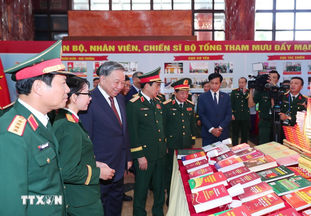 ttxvn-0609-tong-bi-thu-bo-tong-tham-muu-6.jpg