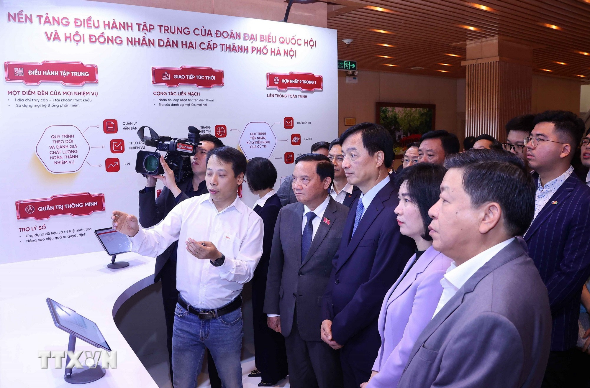 ttxvn-1703-nen-tang-dieu-hanh-quoc-hoi-ha-noi-2jpg.jpg