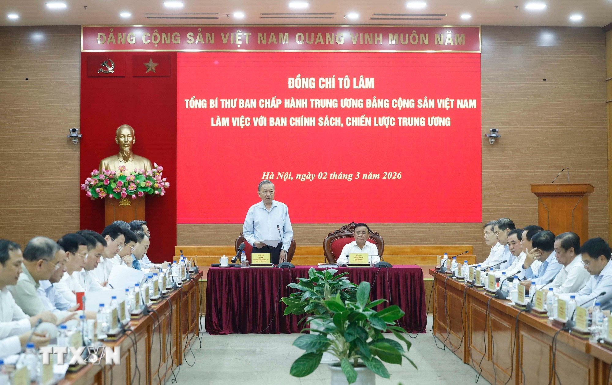 ttxvn-0203-tong-bi-thu-ban-chinh-sach-chien-luoc-trung-uong-3.jpg