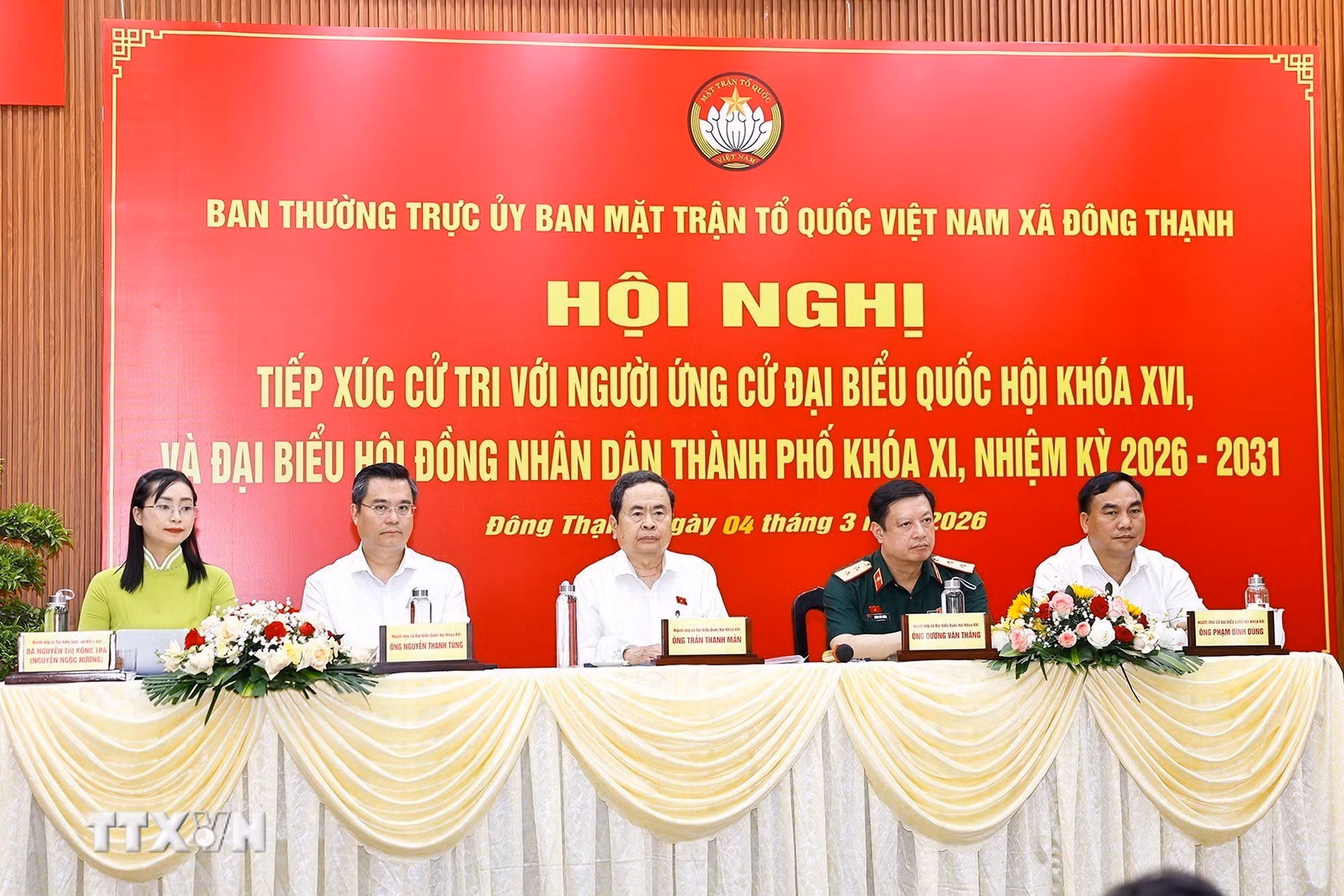 ttxvn-0403-chu-tich-quoc-hoi-tiep-xuc-cu-tri-thanh-pho-ho-chi-minh-1.jpg