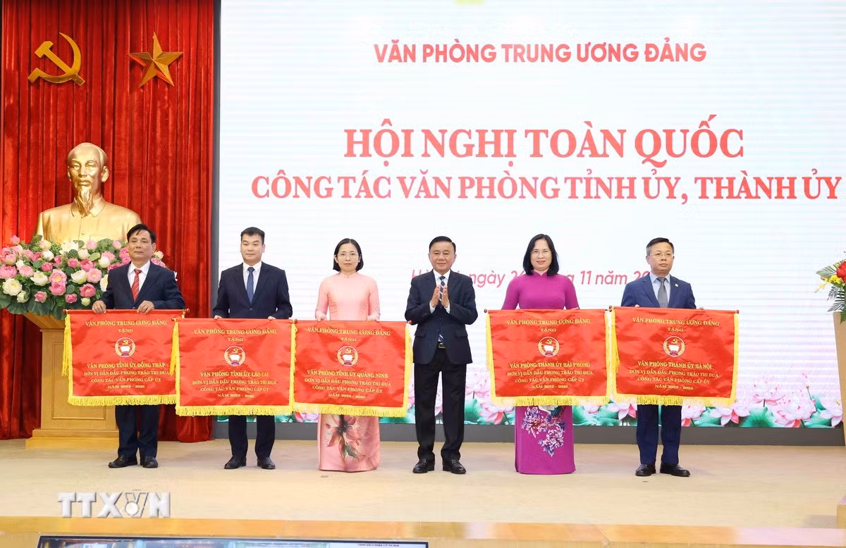 ttxvn-2611-hoi-nghi-van-phong-thanh-uy-tinh-uy-4.jpg