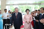 Tổng Giám đốc TTXVN Vũ Việt Trang đón Tổng Bí thư Tô Lâm dự Lễ kỷ niệm 80 năm Thông tấn xã Việt Nam. (Ảnh: Lâm Khánh/TTXVN)