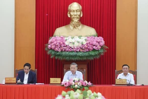 Sáng 30/7/2025, tại Trụ sở Trung ương Đảng, Tổng Bí thư Tô Lâm chủ trì làm việc với Tiểu ban Văn kiện, Thường trực Tiểu ban Kinh tế - Xã hội, Tiểu ban Điều lệ Đảng Đại hội XIV và Thường trực Ban Chỉ đạo Tổng kết 40 năm Đổi mới về dự thảo các văn kiện Đại hội XIV của Đảng. (Ảnh: Thống Nhất/TTXVN)