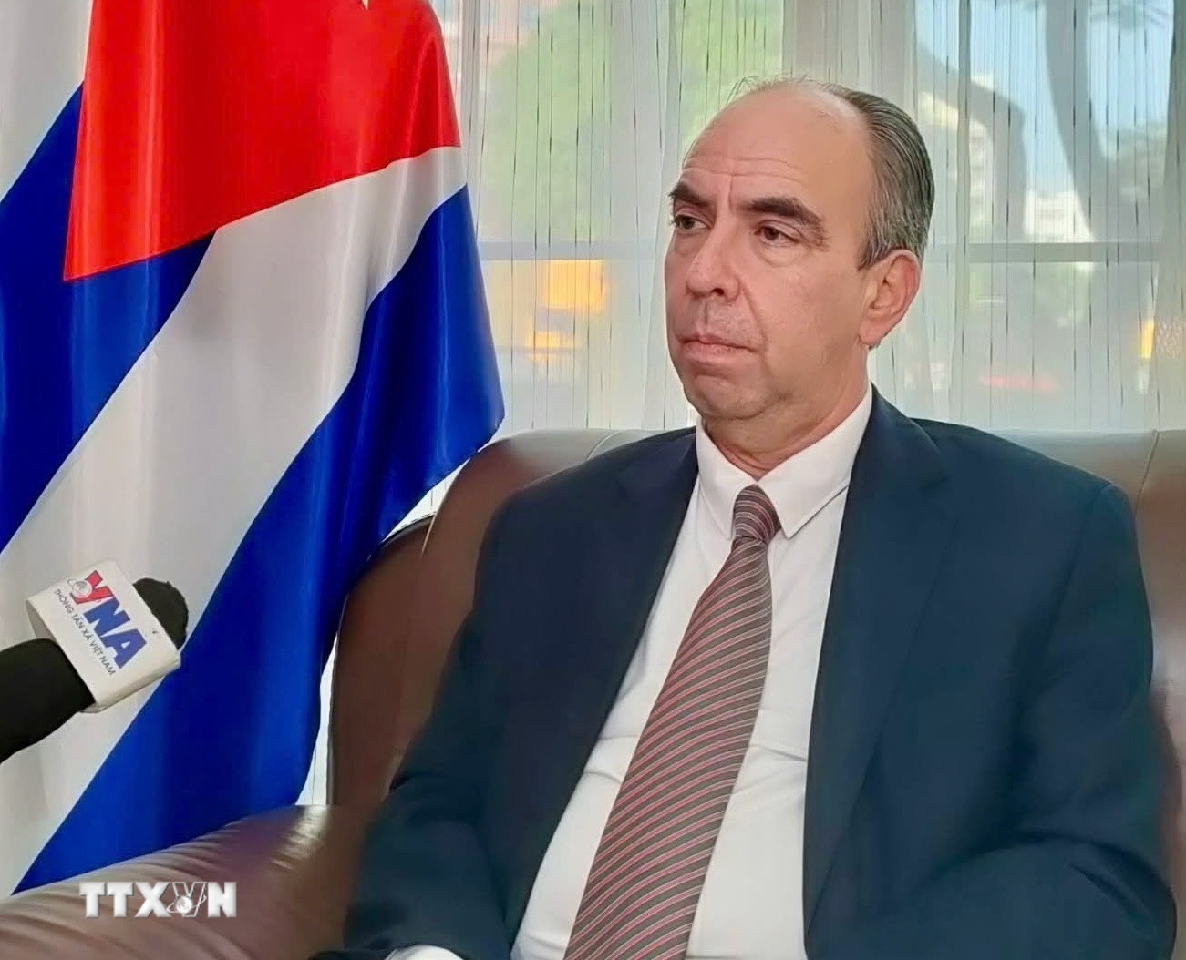 Đại sứ Cuba Rogelio Polanco Fuentes trả lời phỏng vấn TTXVN. (Ảnh: TTXVN phát)