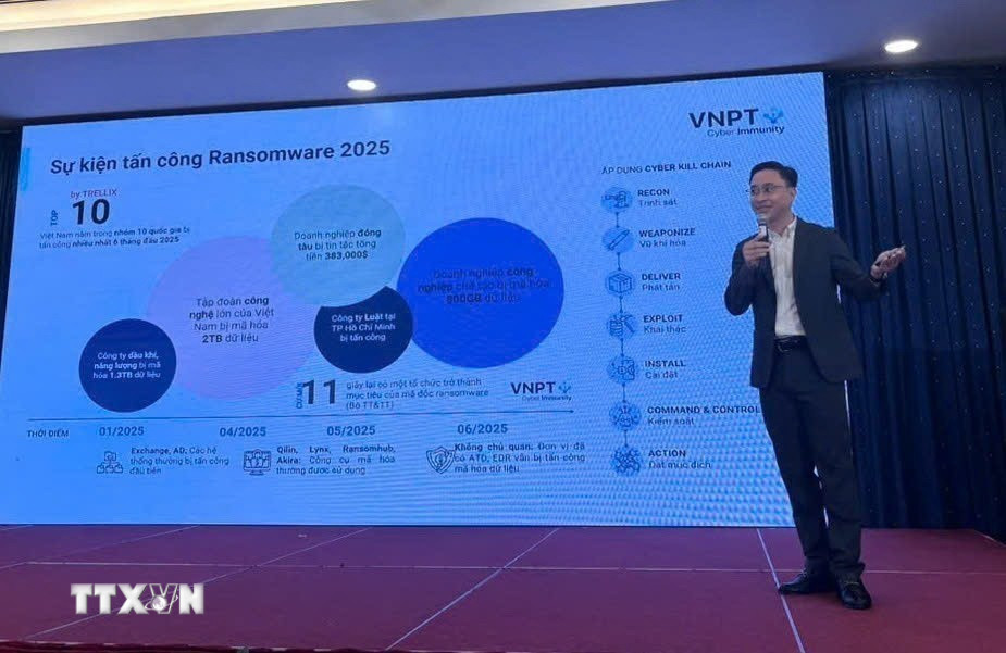 Thạc sỹ Trịnh Quốc Bảo, Phó Giám đốc Trung tâm Kinh doanh Giải pháp-VNPT Đà Nẵng cho biết Đảng đã khẳng định một cách nhất quán rằng khoa học, công nghệ, đổi mới sáng tạo và chuyển đổi số là động lực trung tâm của phát triển - đây là bước phát triển mới trong tư duy chiến lược. (Ảnh: TTXVN phát)