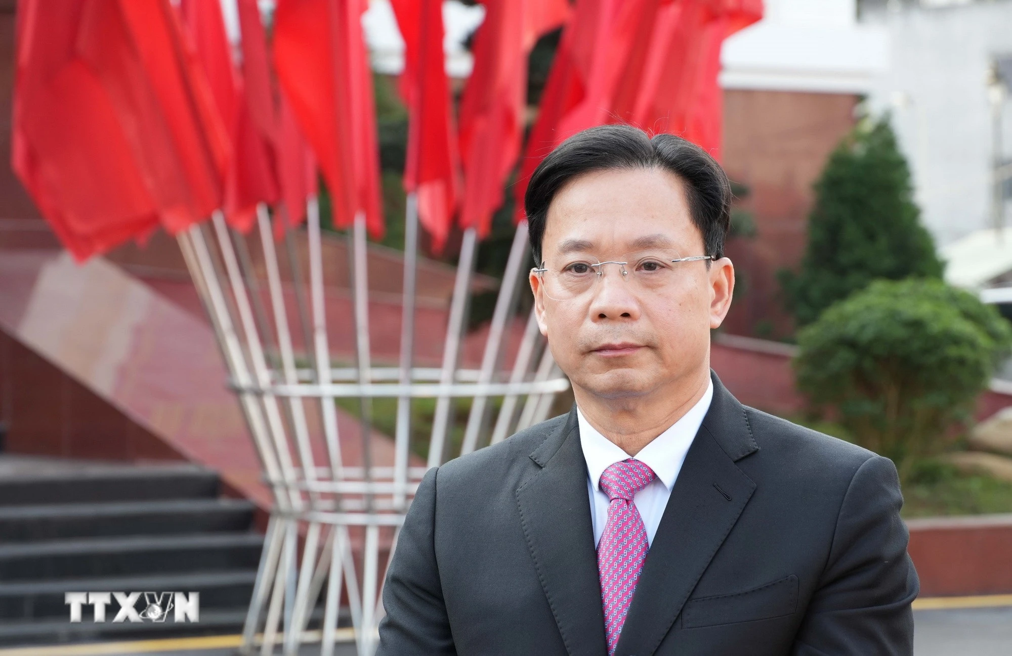 Đồng chí Hoàng Văn Nghiệm, Bí thư Tỉnh ủy Sơn La, Trưởng Đoàn đại biểu Đảng bộ tỉnh, trả lời phỏng vấn. (Ảnh: Nguyễn Cường/TTXVN)