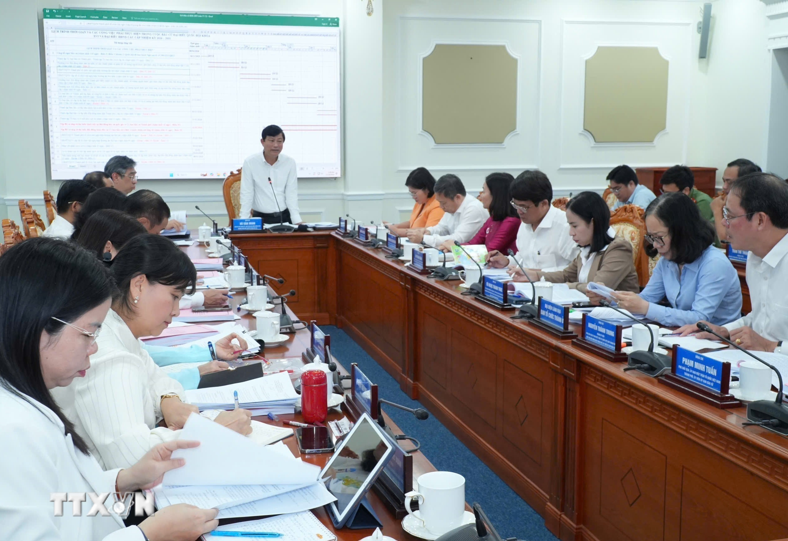 Phiên họp thứ nhất, Ủy ban Bầu cử Thành phố Hồ Chí Minh. (Ảnh: Hữu Duyên/TTXVN)