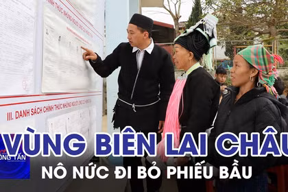 Đồng bào các dân tộc vùng biên Lai Châu đi bầu cử 