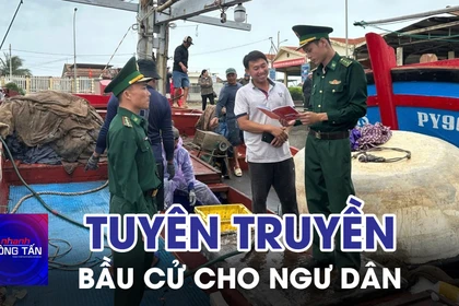 Tuyên truyền bầu cử cho ngư dân 