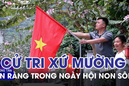Cử tri xứ Mường rộn ràng trong ngày hội non sông 