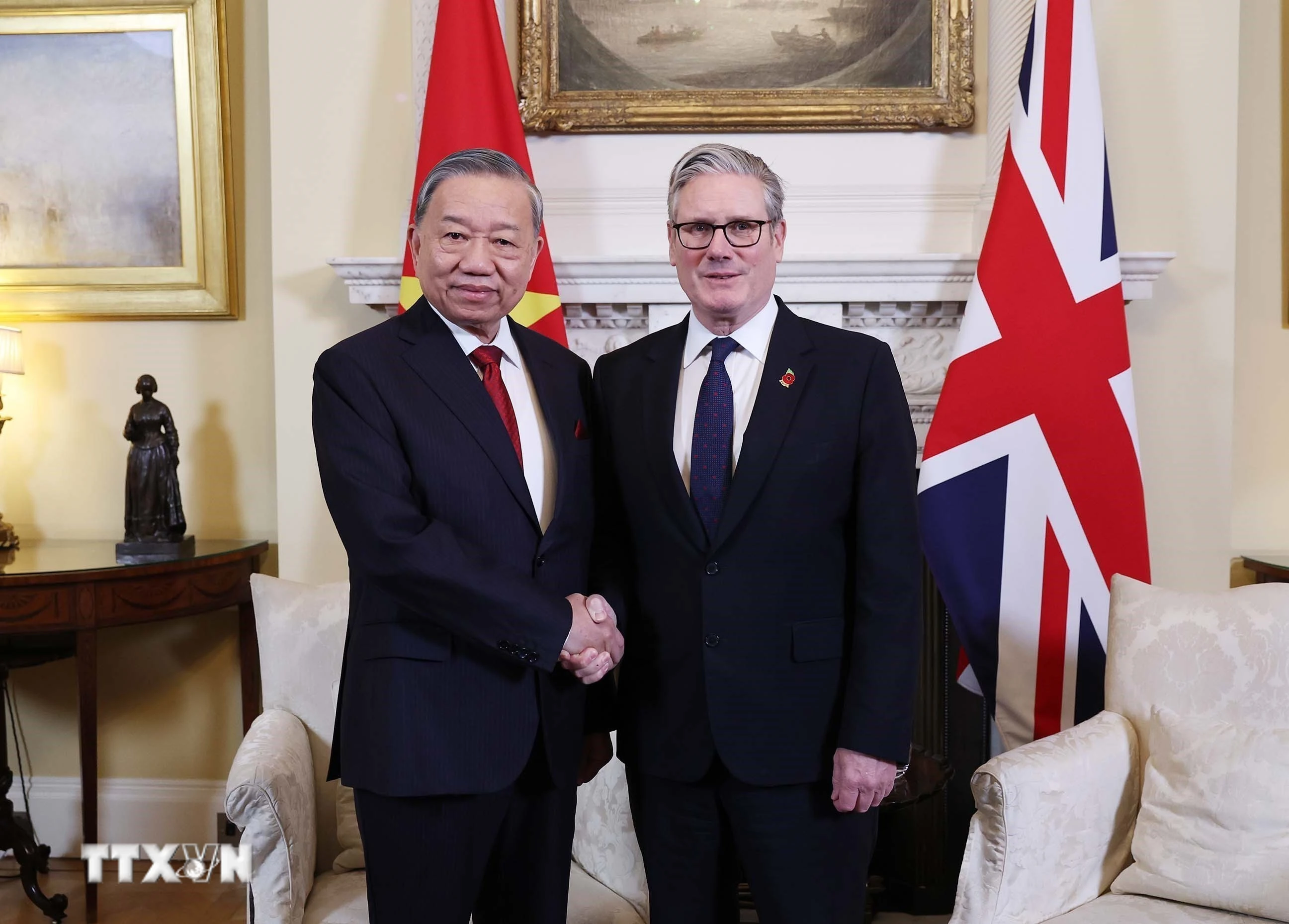 Tổng Bí thư Tô Lâm và Thủ tướng Liên hiệp Vương quốc Anh và Bắc Ireland Keir Starmer. (Ảnh: Thống Nhất/TTXVN)