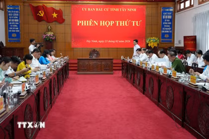 Quang cảnh phiên họp thứ 4 Ủy ban bầu cử tỉnh Tây Ninh. (Ảnh: Thanh Bình/TTXVN)