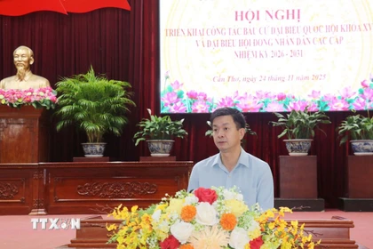 Ông Lê Quang Tùng, Ủy viên Trung ương Đảng, Bí thư Thành ủy, Trưởng ban Chỉ đạo công tác bầu cử thành phố Cần Thơ phát biểu tại hội nghị. (Ảnh: Ngọc Thiện/TTXVN)