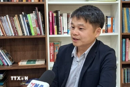 Ông Lương Thế Huân, kỹ sư cao cấp tại công ty kỹ thuật và công trình Toyo Malaysia Á trả lời phỏng vấn phóng viên TTXVN tại Malaysia. (Ảnh: Thành Trung/TTXVN)