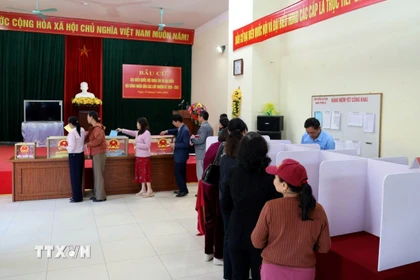 Quang cảnh buổi diễn tập tại Tổ bầu cử số 6, khu phố Cao Thắng 6, phường Hà Lầm. (Ảnh: Đức Hiếu/TTXVN)