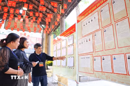 Mọi công tác chuẩn bị tại khu vực bỏ phiếu số 05, Trường THCS Trưng Vương (phường Cửa Nam) đã cơ bản hoàn tất để đón cử tri đi bầu cử. (Ảnh: Thanh Tùng/TTXVN)