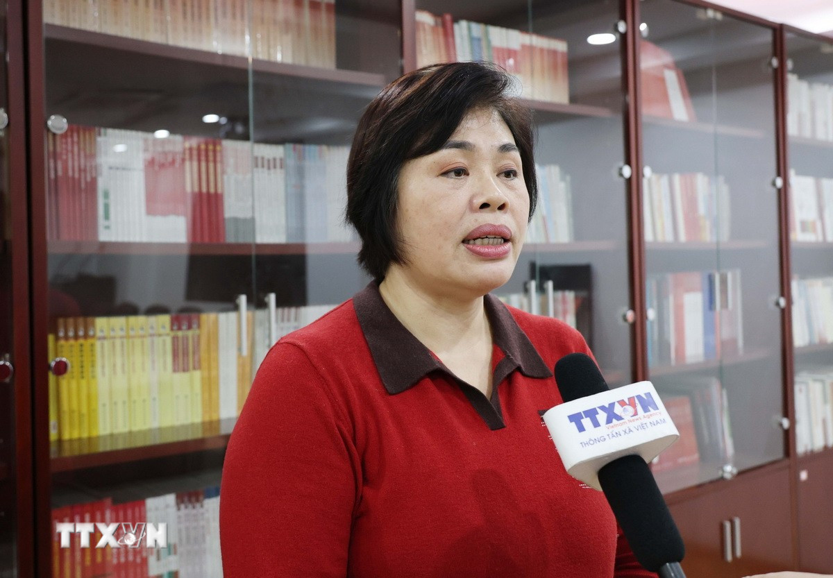 Giáo sư Phan Kim Nga, nghiên cứu viên cao cấp của Viện Nghiên cứu chủ nghĩa Marx thuộc Viện Khoa học xã hội Trung Quốc, chuyên gia nghiên cứu về Việt Nam trả lời phỏng vấn phóng viên TTXVN. (Ảnh: Quang Hưng/TTXVN)