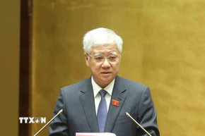 Đồng chí Đỗ Văn Chiến, Ủy viên Bộ Chính trị, Bí thư Trung ương Đảng, Chủ tịch Ủy ban Trung ương Mặt trận Tổ quốc Việt Nam trình bày Báo cáo tổng hợp ý kiến, kiến nghị của cử tri và Nhân dân gửi đến Kỳ họp thứ 10, Quốc hội khóa XV. (Ảnh: Phương Hoa/TTXVN)