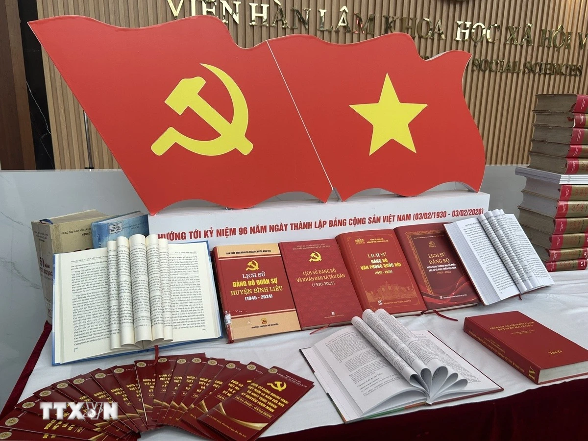 Những cuốn Văn kiện Đảng - kết tinh trí tuệ của toàn Đảng, toàn dân qua các thời kỳ. (Ảnh: Diệu Thúy/TTXVN)