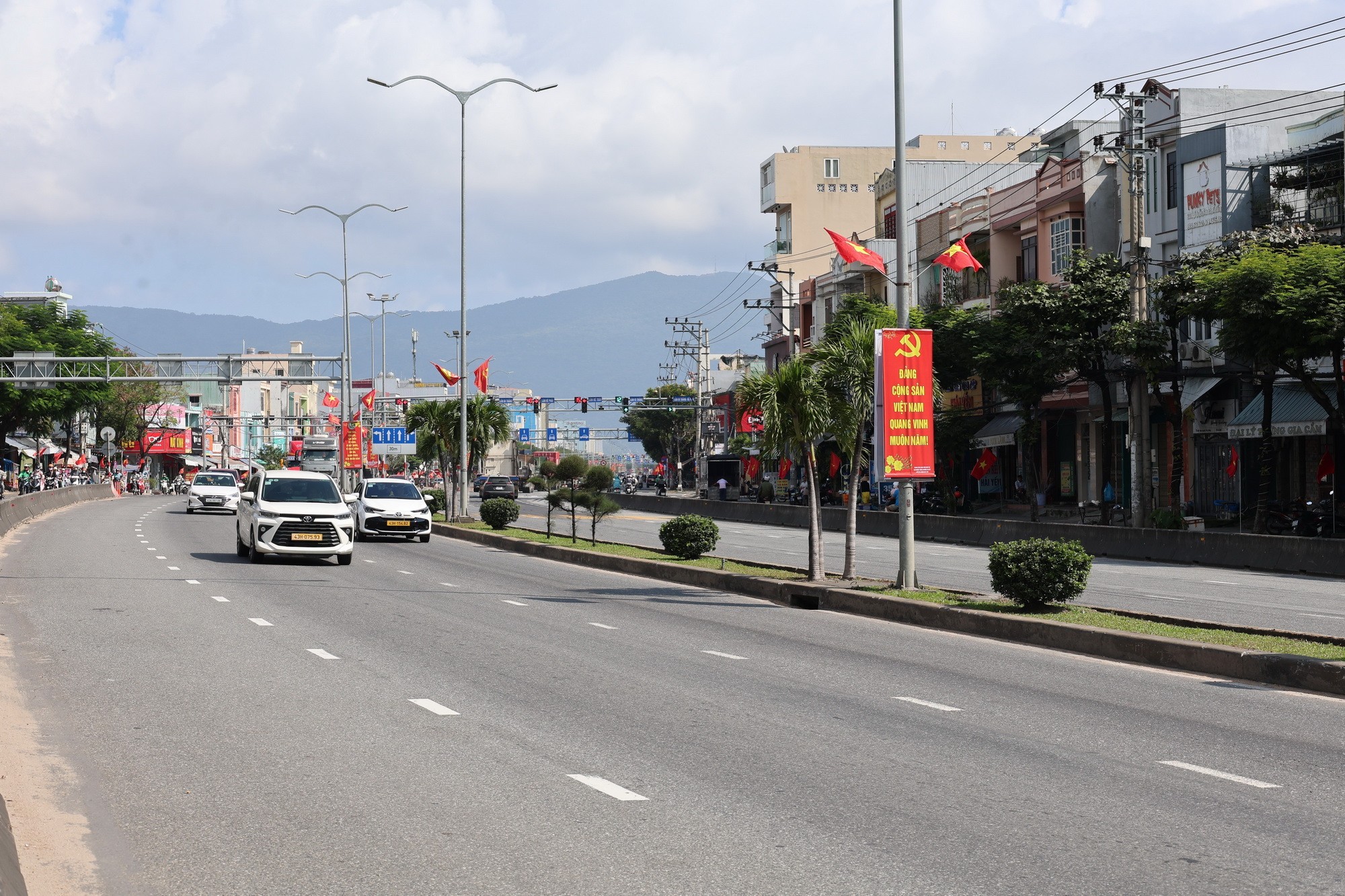 Không khí phấn khởi tại thành phố Đà Nẵng trong ngày khai mạc trọng thể Đại hội đại biểu toàn quốc lần thứ XIV của Đảng. (Ảnh: Xuân Quý/TTXVN)