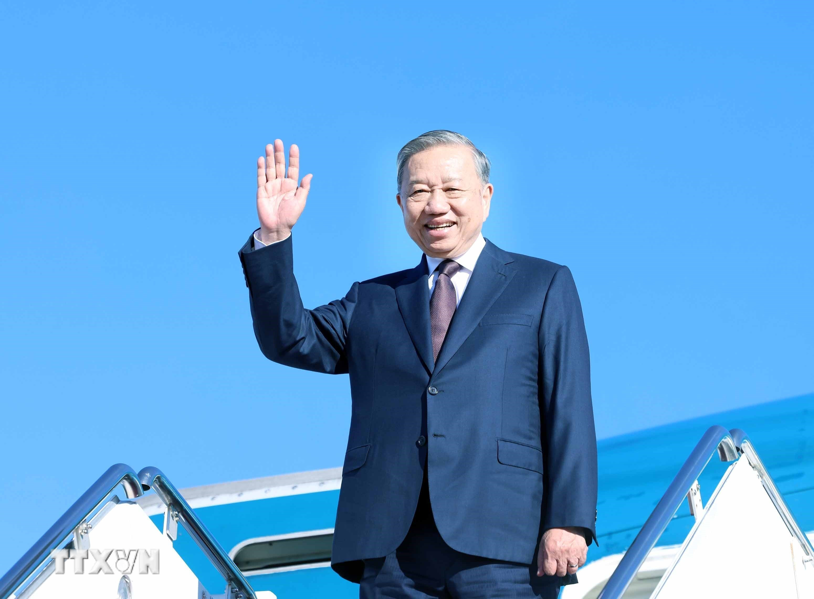 Tổng Bí thư Tô Lâm tại sân bay quân sự Andrews. (Ảnh: Thống Nhất/TTXVN)