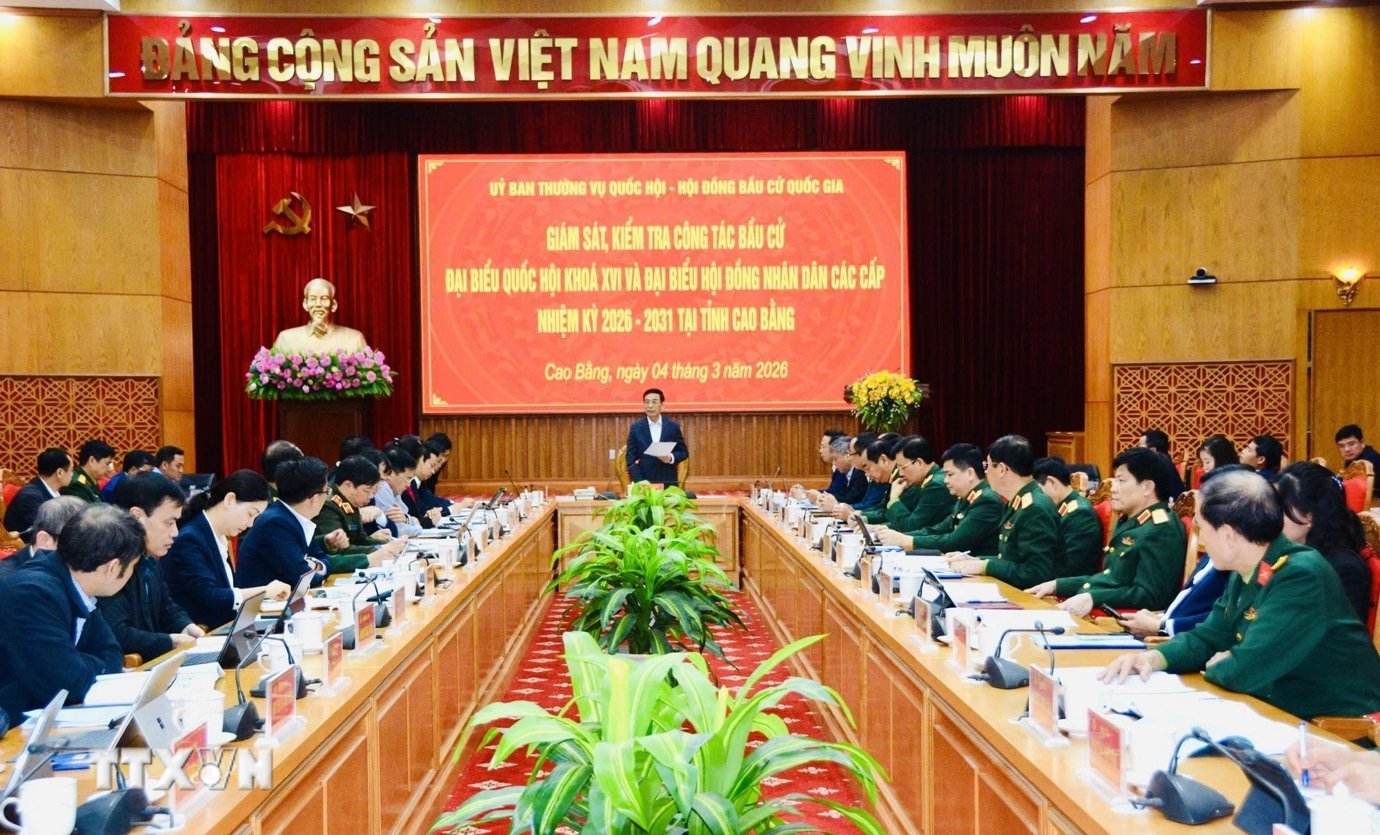 Quang cảnh buổi làm việc của Ủy ban Thường vụ Quốc hội, Hội đồng bầu cử quốc gia tại tỉnh Cao Bằng. (Ảnh: Chu Hiệu/TTXVN)