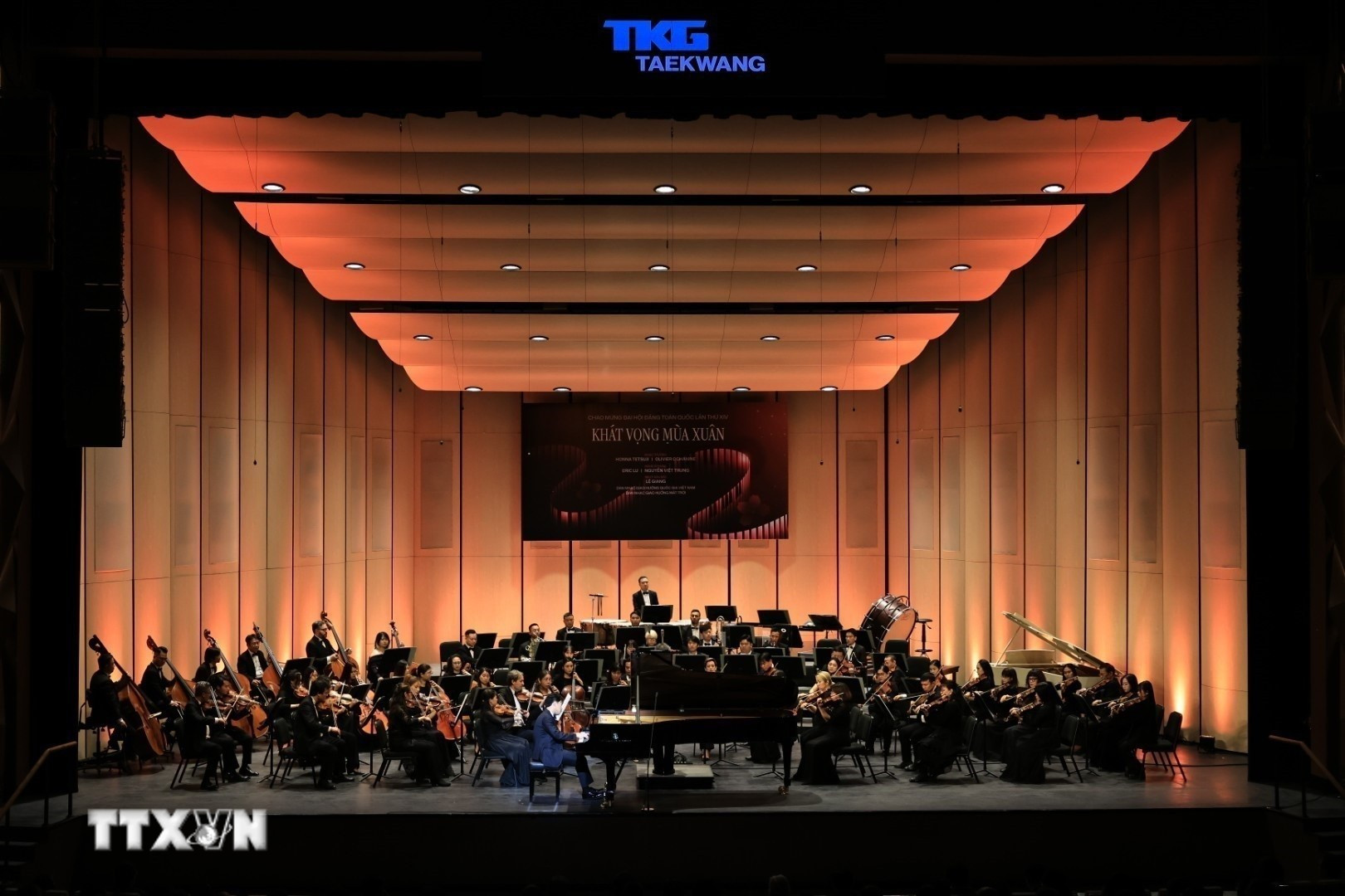 Chương trình hòa nhạc đặc biệt “Khát vọng mùa Xuân” chào mừng Đại hội đại biểu toàn quốc lần thứ XIV của Đảng và hướng tới Kỷ niệm 96 năm Ngày thành lập Đảng Cộng sản Việt Nam (3/2/1930-3/2/2026). (Nguồn: TTXVN phát)
