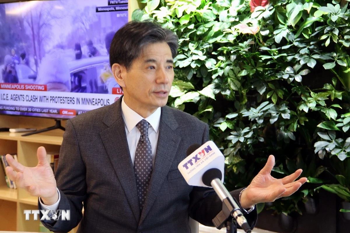 Ông Kwon Sung-taek, Phó Chủ tịch điều hành Hiệp hội giao lưu văn hóa, kinh tế Hàn-Việt (KOVECA) trả lời phỏng vấn của Phóng viên TTXVN tại Hàn Quốc. (Ảnh: Trường Giang/TTXVN)