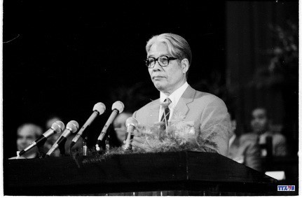 Tổng Bí thư Đỗ Mười phát biểu bế mạc Đại hội Đảng lần thứ VII. Ảnh: TTXVN