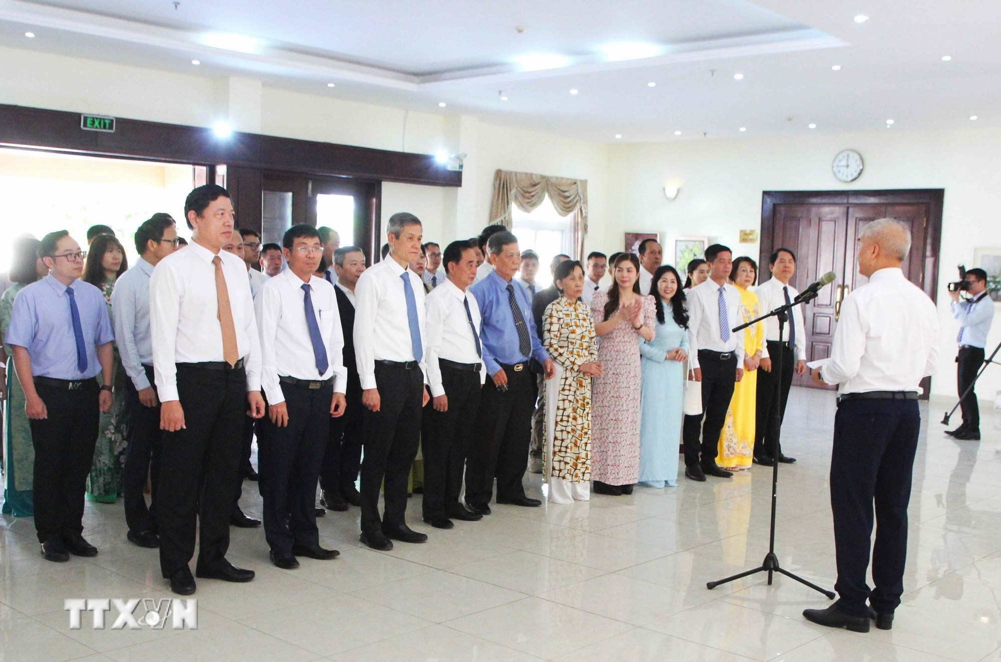 Lễ kỷ niệm 96 năm Ngày thành lập Đảng Cộng sản Việt Nam tại trụ sở Đại sứ quán Việt Nam ở thủ đô Phnom Penh. (Ảnh: Hoàng Minh/TTXVN)