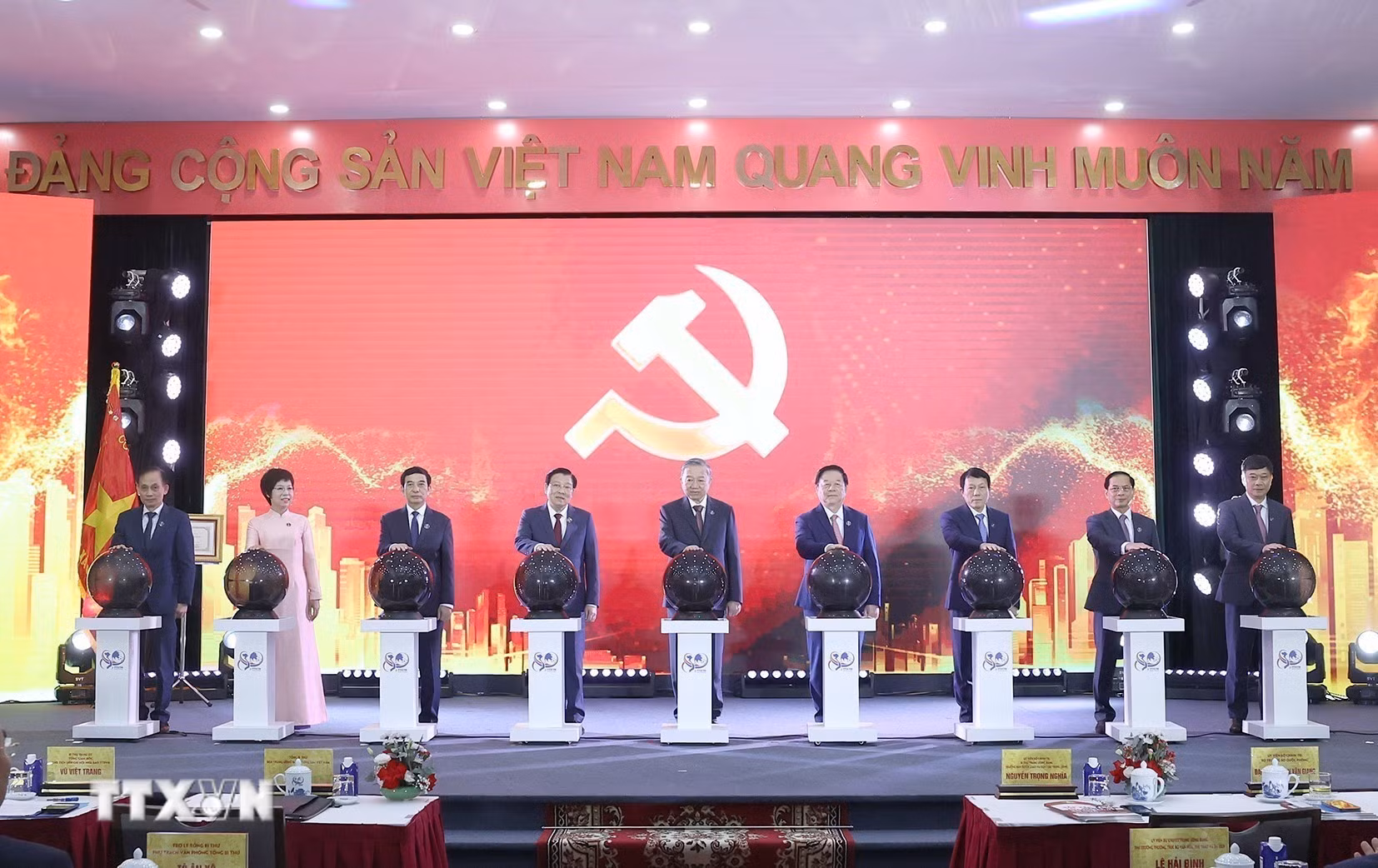 ttxvn-tong-bi-thu-to-lam-du-le-ky-niem-80-nam-ngay-truyen-thong-thong-tan-xa-viet-nam-8274094-2.jpg