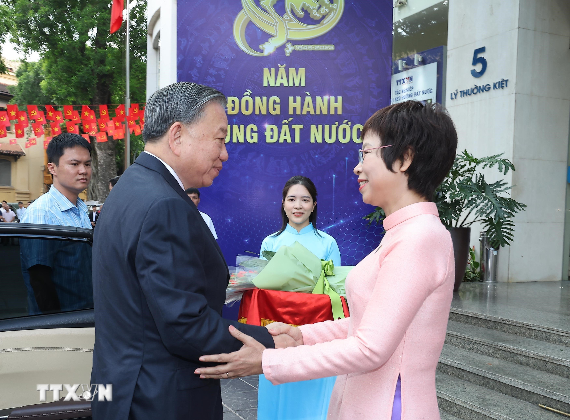 ttxvn-tong-bi-thu-to-lam-du-le-ky-niem-80-nam-ngay-truyen-thong-thong-tan-xa-viet-nam-8273937-1.jpg