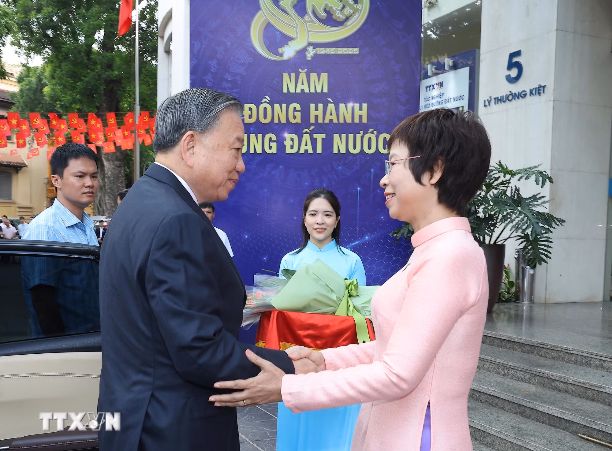ttxvn-tong-bi-thu-to-lam-du-le-ky-niem-80-nam-ngay-truyen-thong-thong-tan-xa-viet-nam-8273937-1.jpg