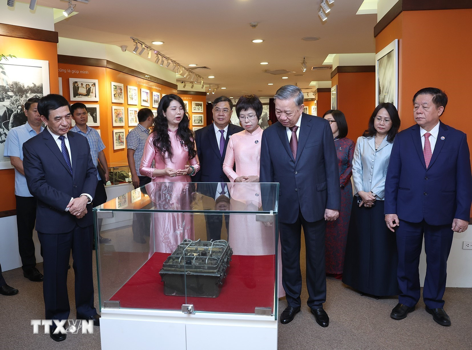 ttxvn-tong-bi-thu-to-lam-du-le-ky-niem-80-nam-ngay-truyen-thong-thong-tan-xa-viet-nam-8273974-3.jpg
