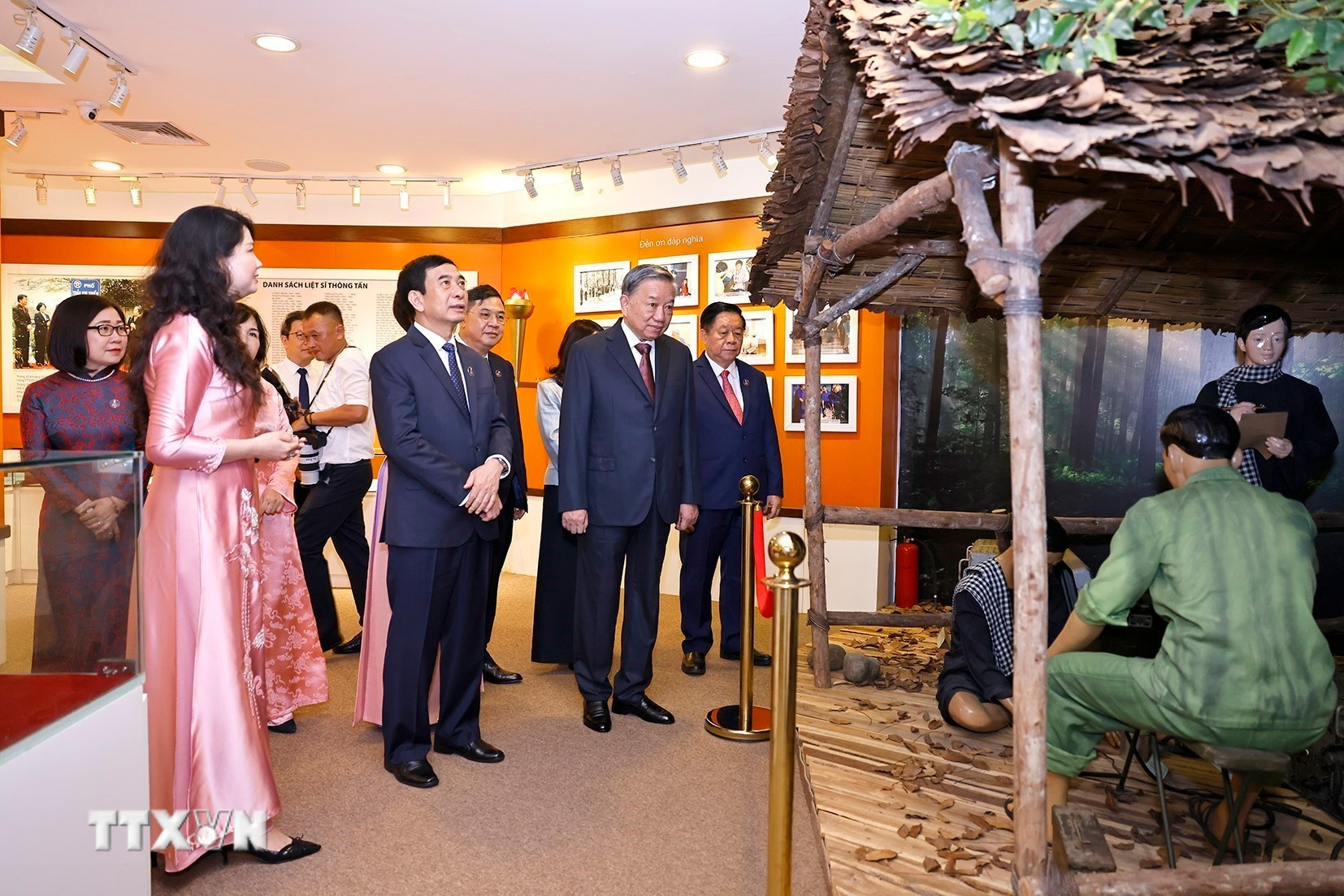 ttxvn-tong-bi-thu-to-lam-du-le-ky-niem-80-nam-ngay-truyen-thong-thong-tan-xa-viet-nam-8274163-1.jpg