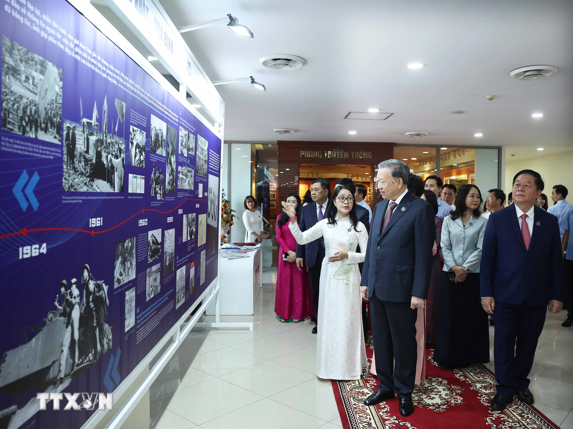 ttxvn-tong-bi-thu-to-lam-du-le-ky-niem-80-nam-ngay-truyen-thong-thong-tan-xa-viet-nam-8273974-2.jpg