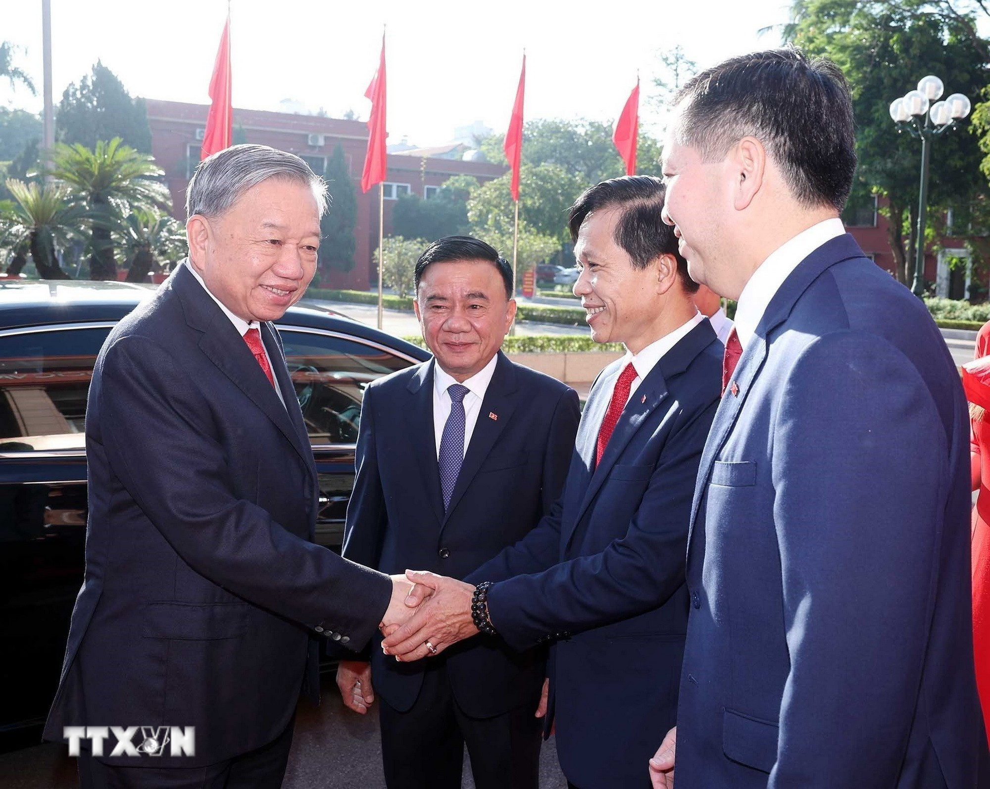 ttxvn-tong-bi-thu-du-dai-hoi-dai-bieu-dang-bo-cac-co-quan-dang-trung-uong-lan-thu-nhat-8292880-3.jpg
