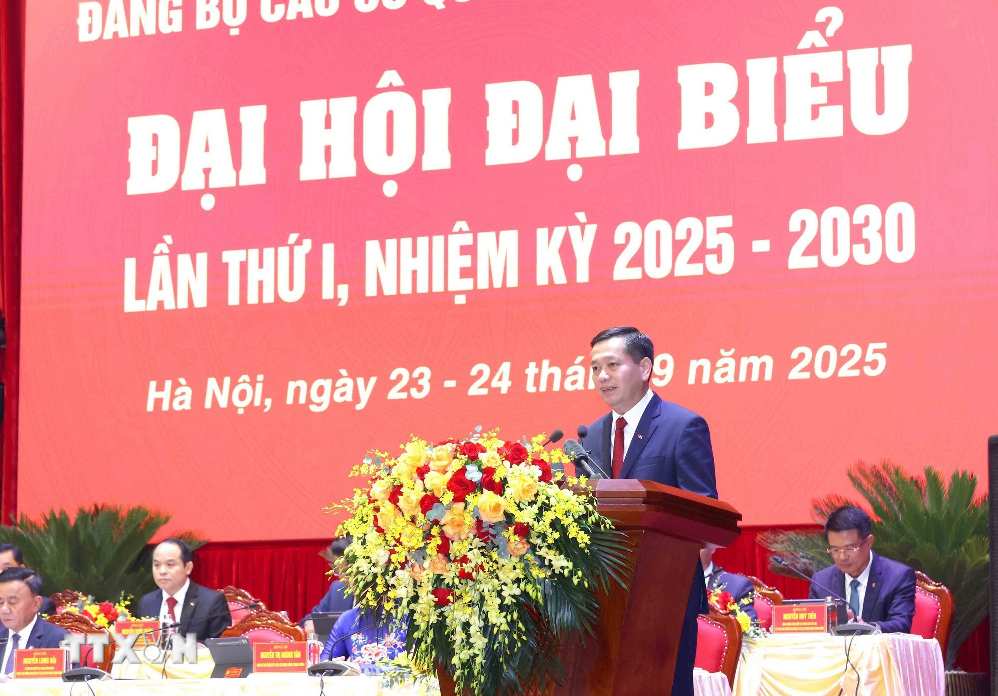 ttxvn-tien-toi-dai-hoi-xiv-cua-dang-dai-hoi-dai-bieu-dang-bo-cac-co-quan-dang-trung-uong-lan-thu-nhat-8292923-1.jpg