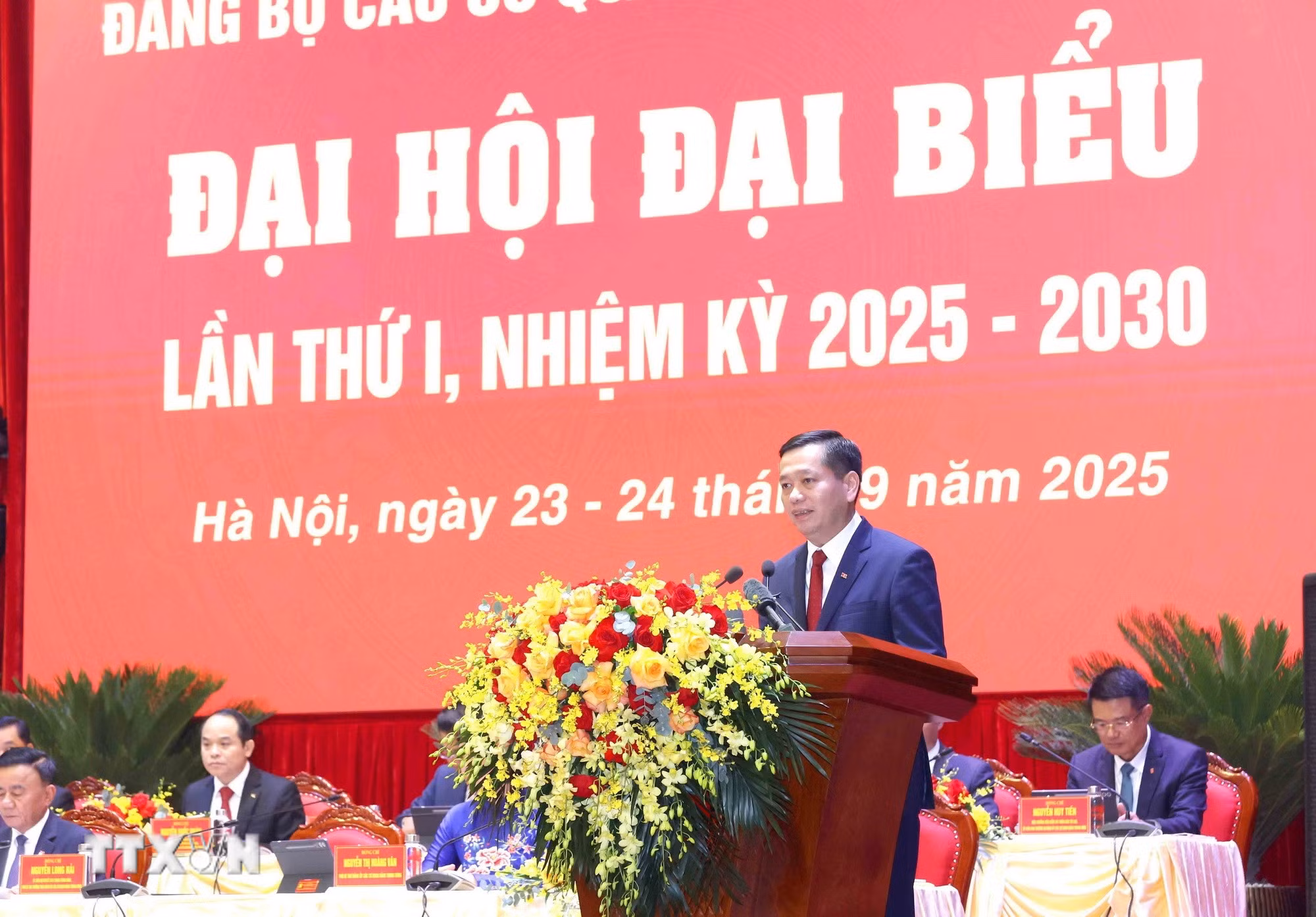 ttxvn-tien-toi-dai-hoi-xiv-cua-dang-dai-hoi-dai-bieu-dang-bo-cac-co-quan-dang-trung-uong-lan-thu-nhat-8292923-1.jpg