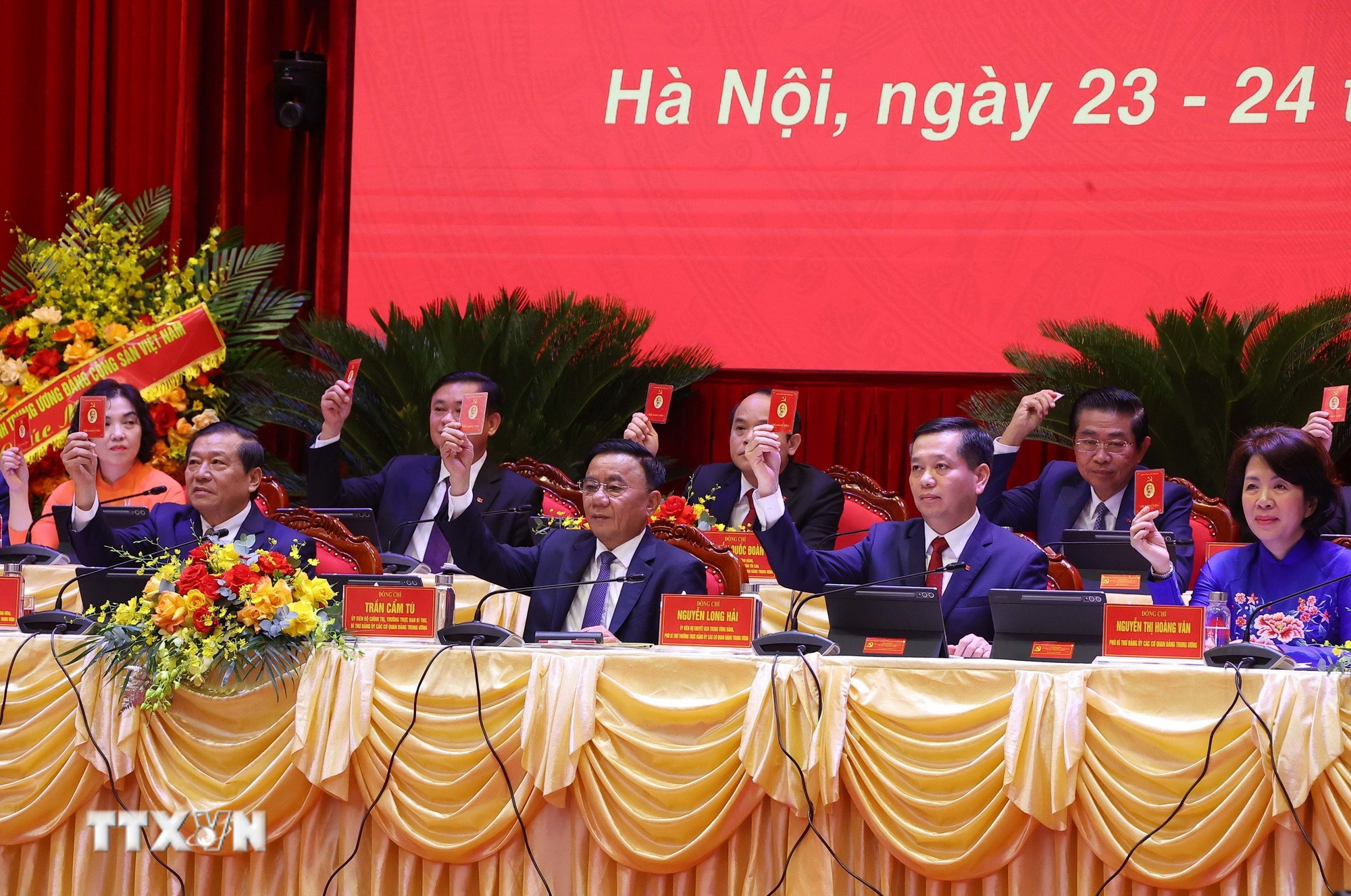 ttxvn-tien-toi-dai-hoi-xiv-cua-dang-dai-hoi-dai-bieu-dang-bo-cac-co-quan-dang-trung-uong-lan-thu-nhat-8292986-1.jpg