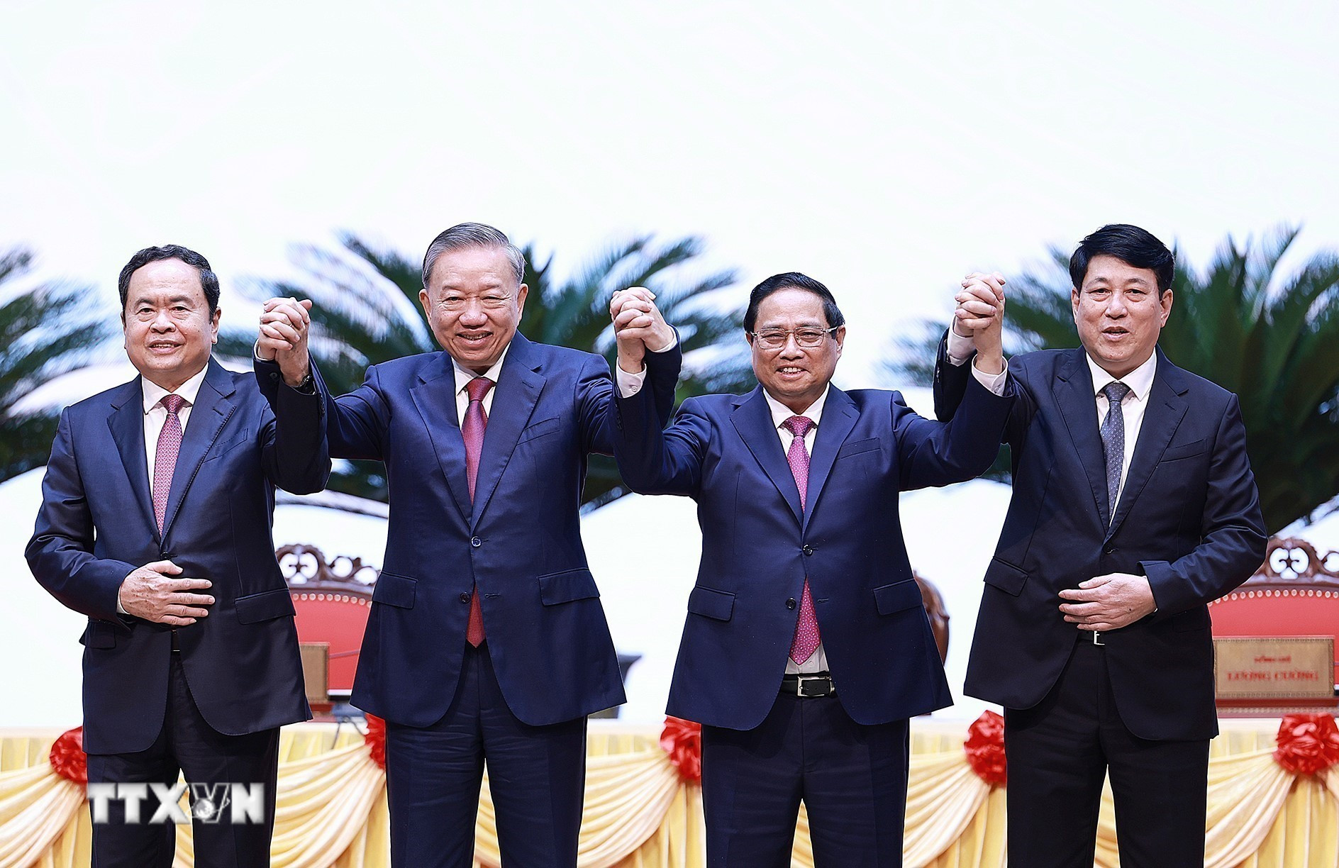 Các đồng chí lãnh đạo Đảng và Nhà nước. (Ảnh: Dương Giang/TTXVN) ttxvn-tu-tru.jpg